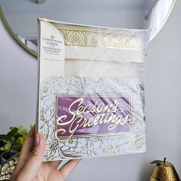 Vintage Set of 16 Christmas Cards Coordinated Envelopes Season's Greetings USA - Picture 3 of 9